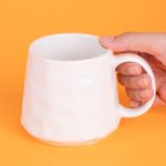 Taza-con-relieve-de-color-liso-360-ml-blanca-Miniso-2-21262