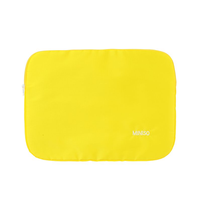 Funda-para-laptop-miniso-minimalista-amarillo-Miniso-1-17764
