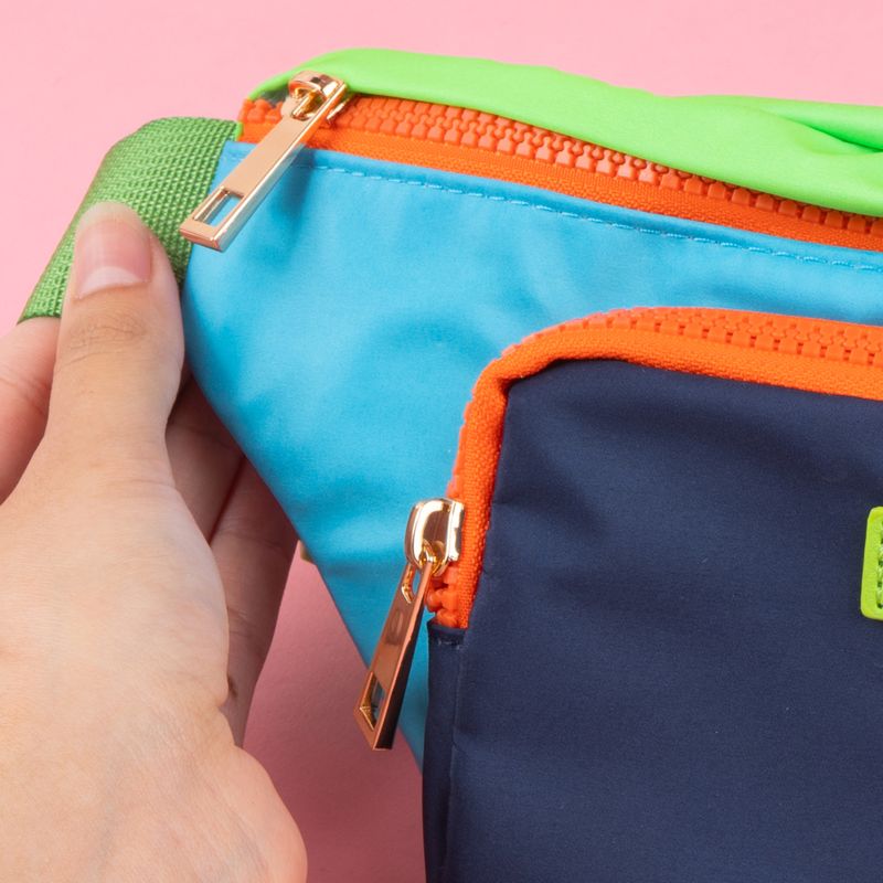Bolso-estilo-cangurera-miniso-serie-bloques-de-color-azul-Miniso-7-21945