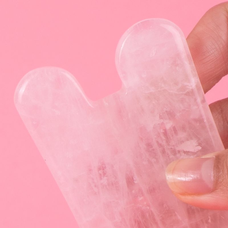 Masajeador-facial-gua-sha-rosa-forma-de-moneda-Miniso-5-21987