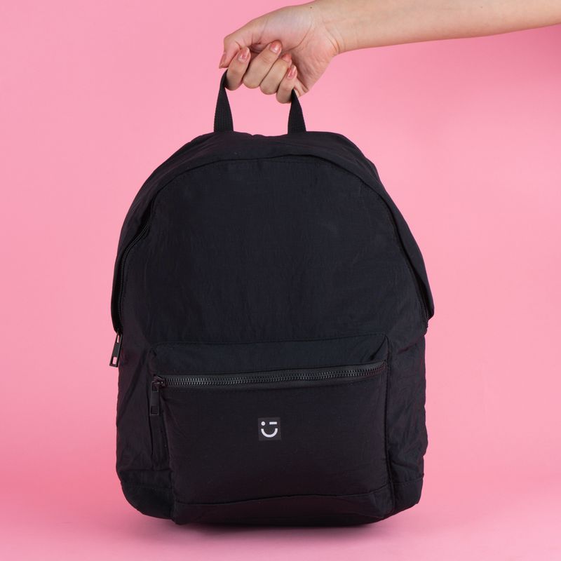 Mochila-de-moda-colecci-n-careculture-negro-Miniso-2-22065