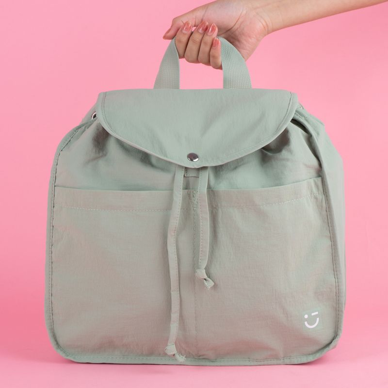 Mochila-de-moda-con-solapa-colecci-n-careculture-verde-Miniso-2-22066