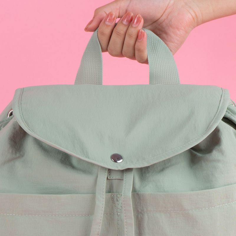 Mochila-de-moda-con-solapa-colecci-n-careculture-verde-Miniso-3-22066