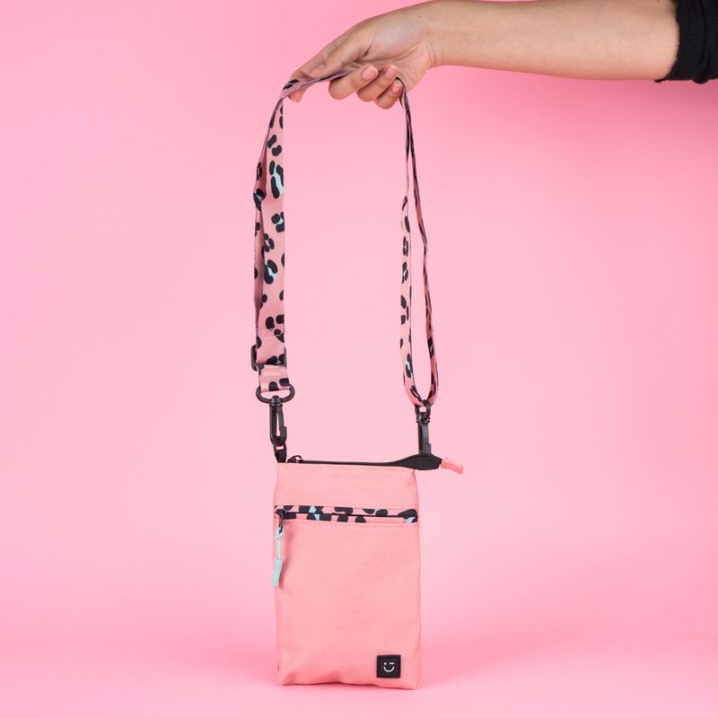 Bolso-porta-celular-miniso-colecci-n-animal-print-rosa-Miniso-2-22142