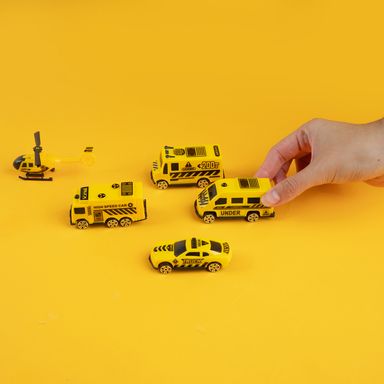 Juguete terrestre vehiculo de ingenieria deslizante set 5 unidades 7cm x 3cm x 3.5cm serie miniso -  Miniso