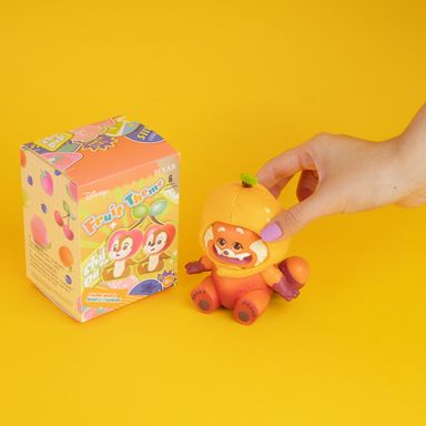 Blindbox con figura personajes disney sombrero de frutitas -  Disney