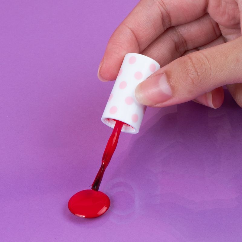 Esmalte-de-u-as-con-base-de-aceite-sanrio-strawberry-collection-02-Sanrio-2-22390