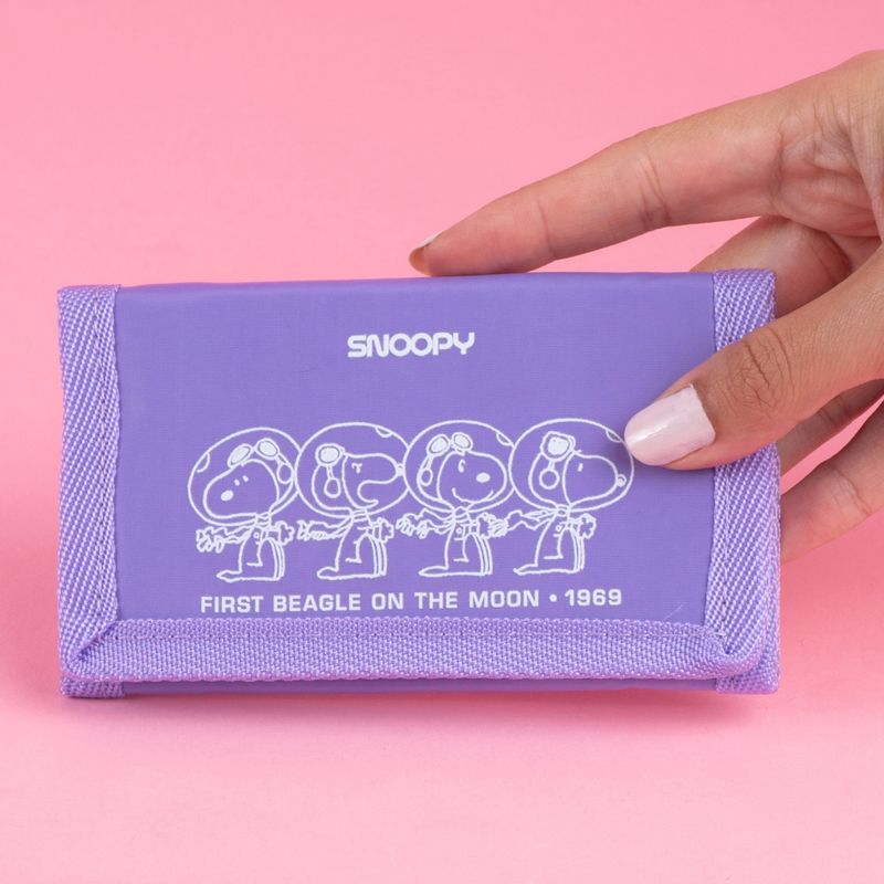 Cartera-casual-snoopy-serie-little-space-explorer-morado-Miniso-2-22582