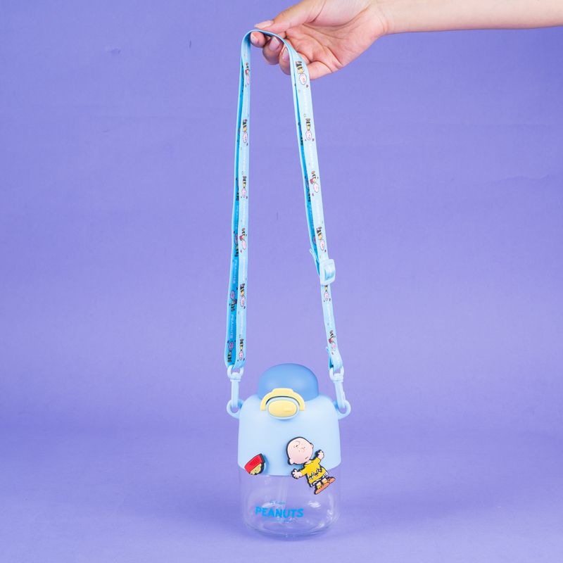 Tomatodo-de-pl-stico-con-correa-y-tapa-abatible-550-ml-azul-serie-snoopy-Snoopy-3-22872