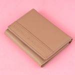 Cartera-con-bot-n-para-mujer-miniso-letras-en-relieve-caf-Miniso-3-23556