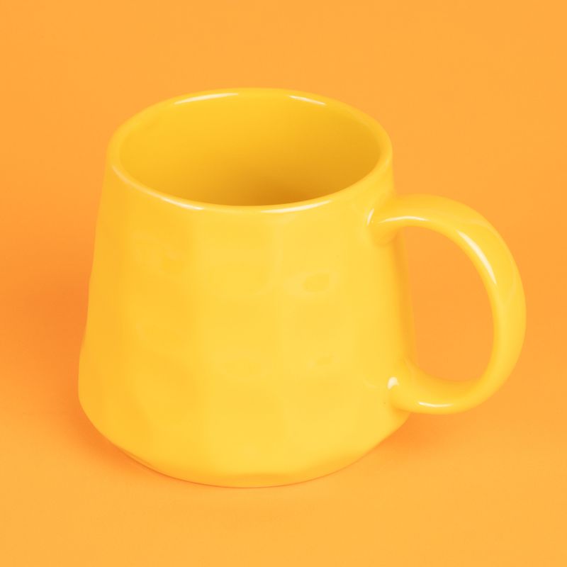 Taza-con-relieve-de-color-solido-360-ml-amarillo-Miniso-4-23922