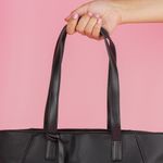 Bolso-tote-clasico-miniso-tipo-piel-texturizado-negro-Miniso-7-24178