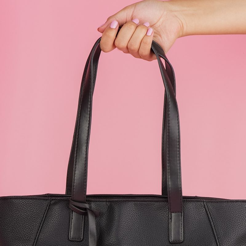Bolso-tote-clasico-miniso-tipo-piel-texturizado-negro-Miniso-7-24178