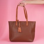 Bolso-tote-clasico-miniso-tipo-piel-texturizado-caf-Miniso-2-24179
