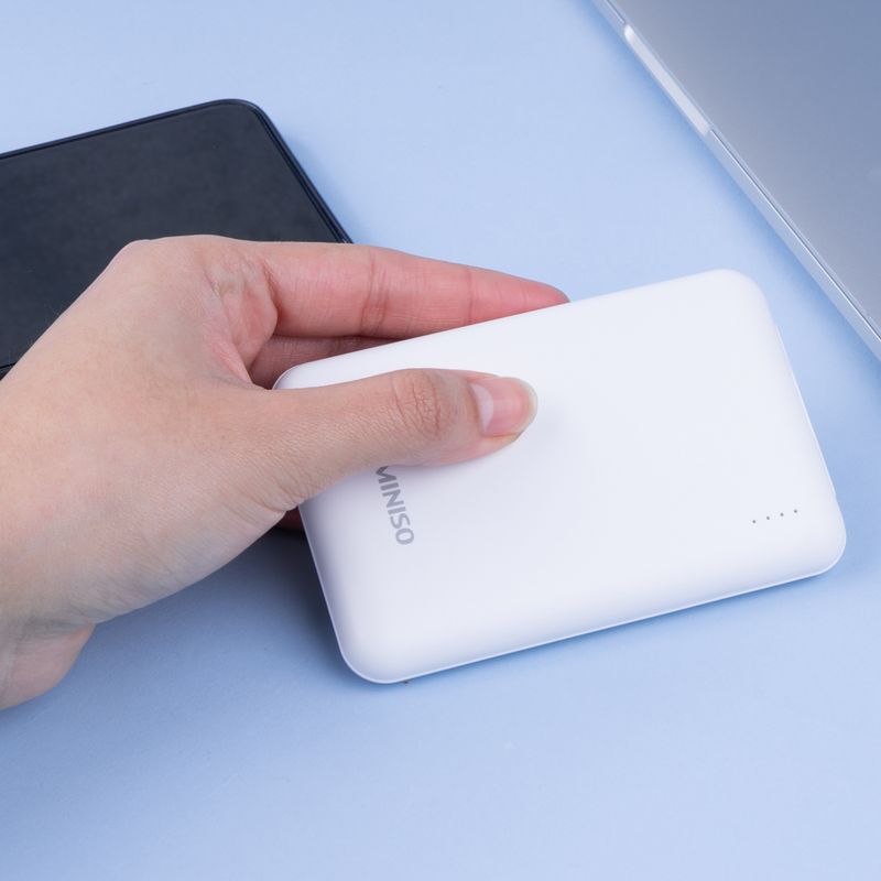 Power-bank-ultra-delgada-10000mah-mod-f71-blanco-Miniso-2-23868