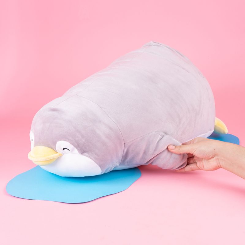 Peluche-63-cm-pinguino-acostado-gris-penman-serie-mini-family-Mini-Family-2-24293