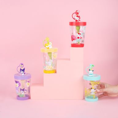 Vaso de plástico con correa de personajes de sanrio 535 ml pochacco -  Sanrio
