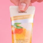Crema-de-manos-serie-four-seasons-aroma-a-c-tricos-y-ambar-Miniso-5-25016