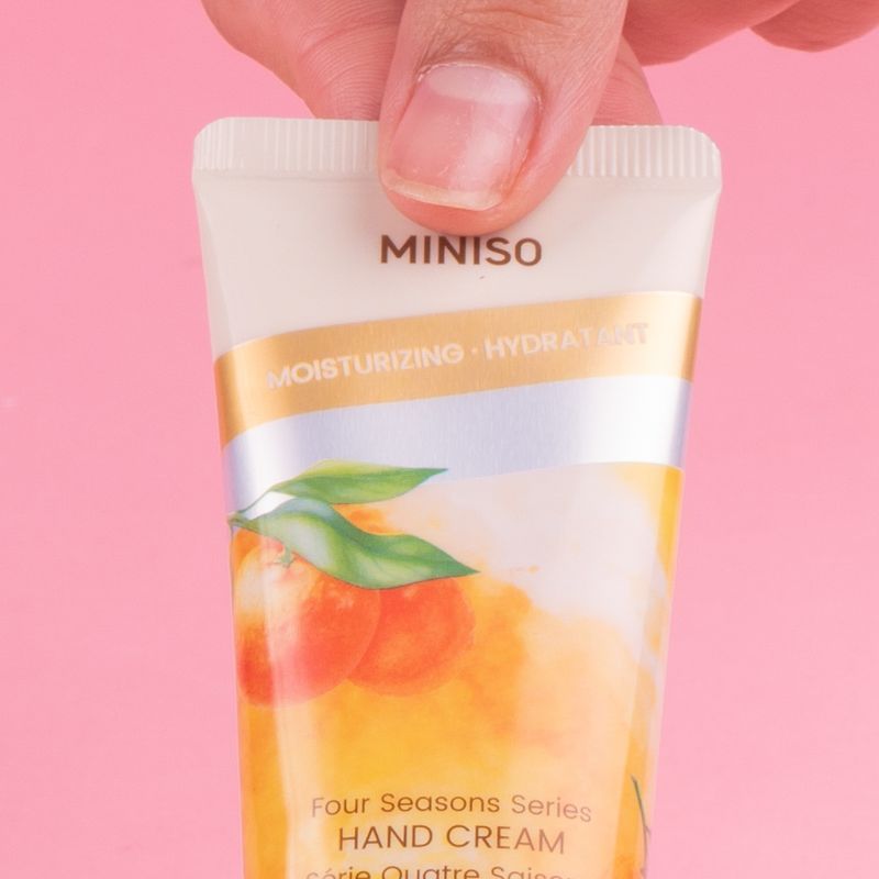 Crema-de-manos-serie-four-seasons-aroma-a-c-tricos-y-ambar-Miniso-5-25016