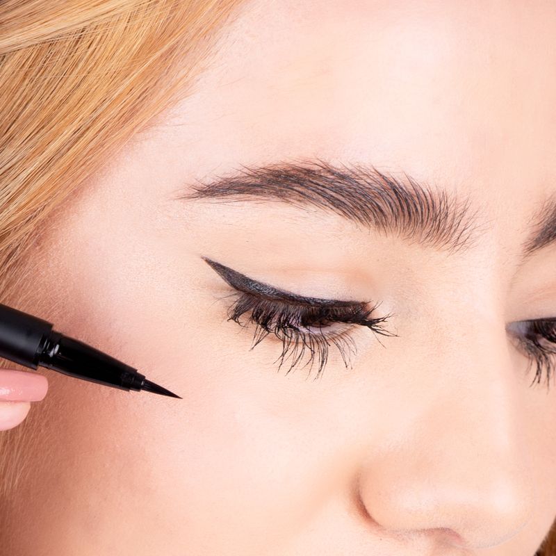 Delineador-para-ojos-liquido-color-me-negro-Miniso-2-7801