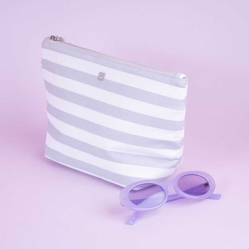 Cosmetiquera-miniso-forma-trapecio-serie-rayas-gris-Miniso-3-25872