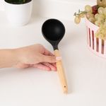 Utensilio-de-cocina-cuchar-n-de-sopa-silicona-gris-serie-miniso-Miniso-2-26008
