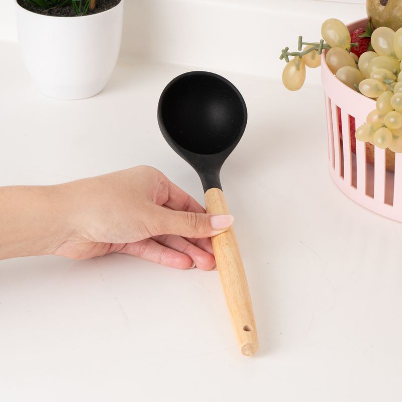 Utensilio-de-cocina-cuchar-n-de-sopa-silicona-gris-serie-miniso-Miniso-2-26008