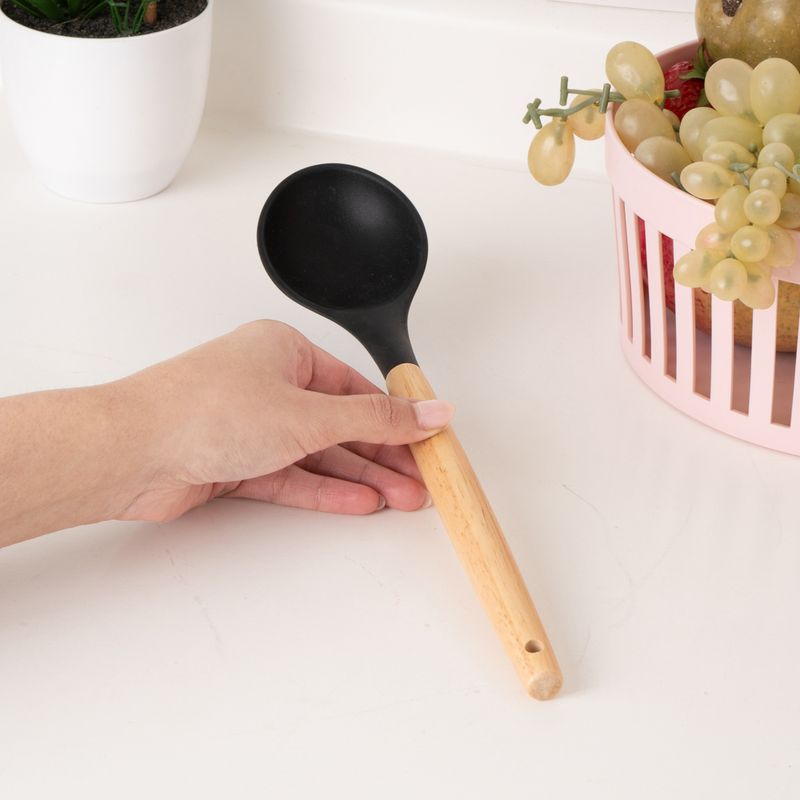 Utensilio-de-cocina-cuchar-n-de-sopa-peque-o-silicona-gris-serie-miniso-Miniso-2-26009