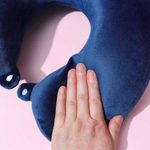 Almohada-para-viaje-con-memory-foam-azul-Miniso-8-300
