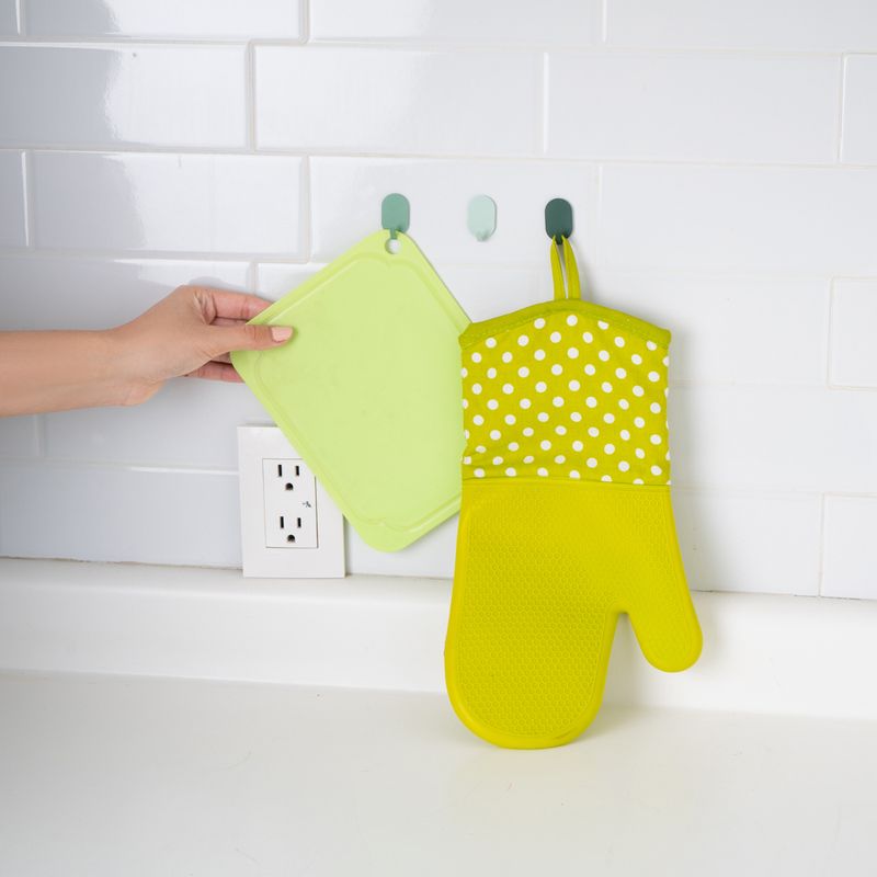 Ganchos-adhesivos-ovalados-8-piezas-verdes-serie-miniso-Miniso-2-26015