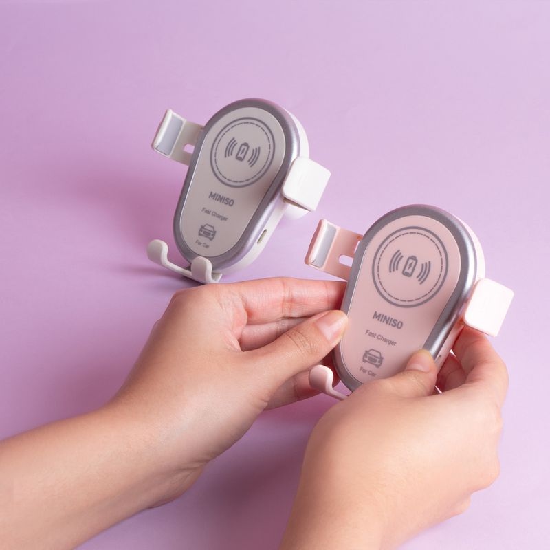 Soporte-de-coche-para-celular-con-cargador-rosa-Miniso-2-26439