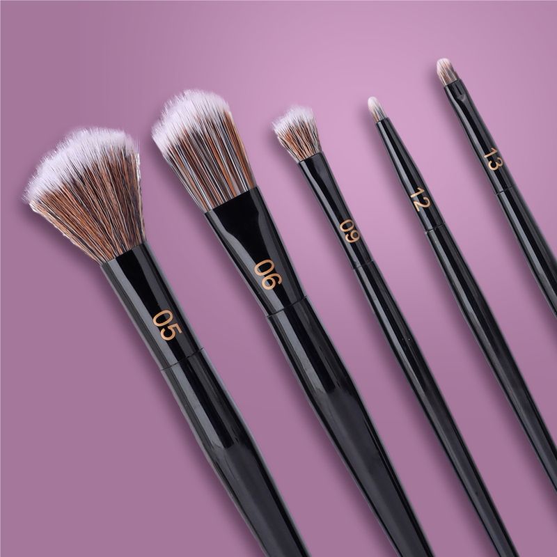 Set-de-brochas-de-maquillaje-y-blender-7-piezas-serie-black-gold-Miniso-2-26868
