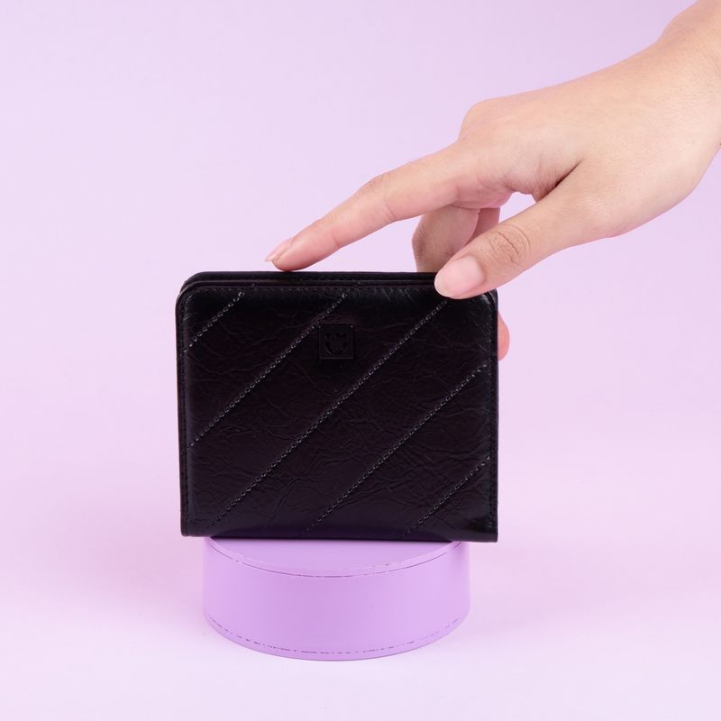 Cartera-corta-para-mujer-miniso-lineas-diagonal-en-relieve-negro-Miniso-2-27454