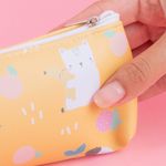 Cartuchera-de-pu-de-la-serie-stick-figure-puppy-amarillo-serie-miniso-Miniso-2-27207