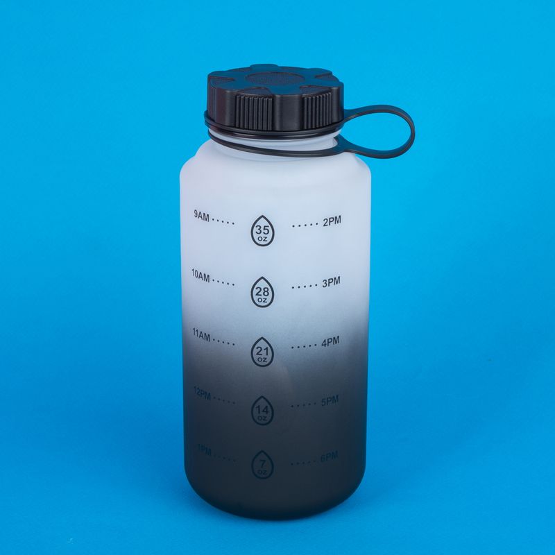 Tomatodo-de-pl-stico-degradado-serie-blanco-y-negro-1000-ml-Miniso-3-27212