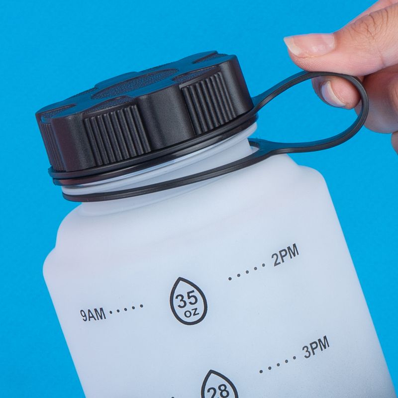 Tomatodo-de-pl-stico-degradado-serie-blanco-y-negro-1000-ml-Miniso-8-27212