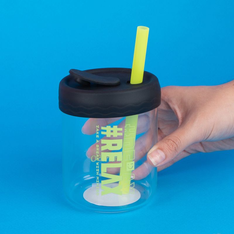 Vaso-de-vidrio-alto-con-tapa-de-silicona-350-ml-negro-Miniso-2-27261