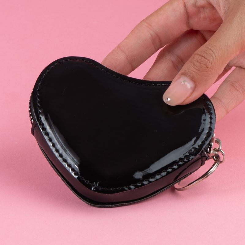 Monedero-miniso-coraz-n-tipo-charol-negro-Miniso-2-27275