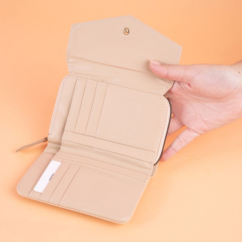 Cartera-corta-para-mujer-miniso-con-solapa-triangular-beige-Miniso-2-27351