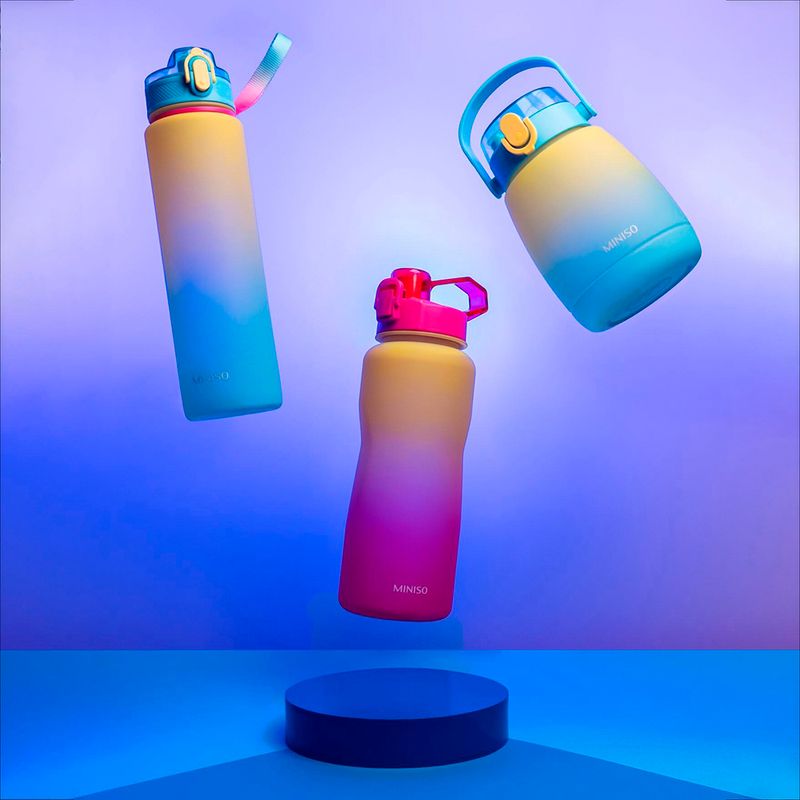 Tomatodo-de-pl-stico-colecci-n-colorida-degradado-con-correa-1-L-amarillo-y-azul-Miniso-2-28230