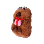 Peluche-sentado-holding-regalo-mimi-bara-capybara-serie-mini-family-Mini-Family-1-27976