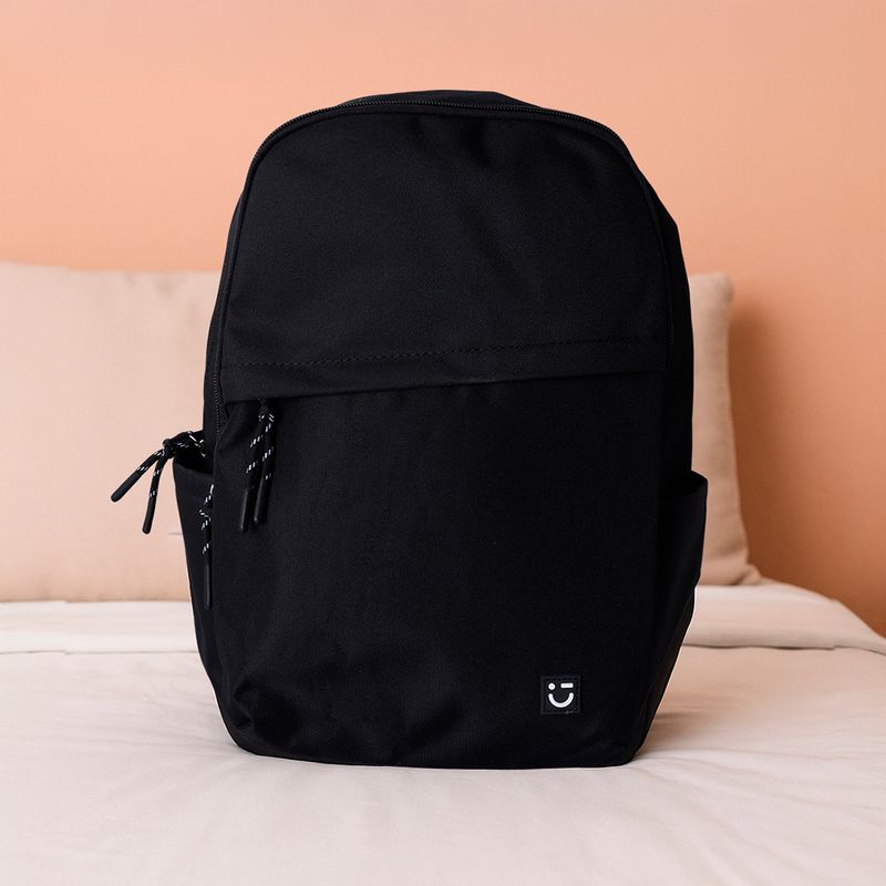 Mochila-escolar-miniso-cierre-inclinado-negro-Miniso-2-27534