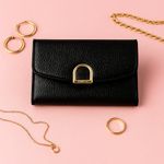 Cartera-para-mujer-miniso-hebilla-dorada-al-frente-negro-Miniso-2-28596