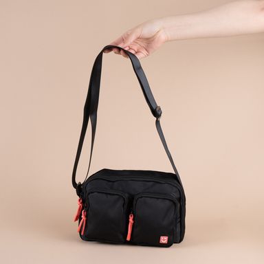 Bolso crossbody con dos bolsas al frente negro -  Miniso