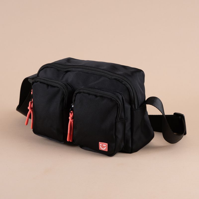 Bolso-crossbody-con-dos-bolsas-al-frente-negro-Miniso-3-28794