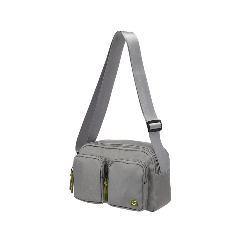 Bolso-crossbody-con-dos-bolsas-al-frente-gris-claro-Miniso-1-28795