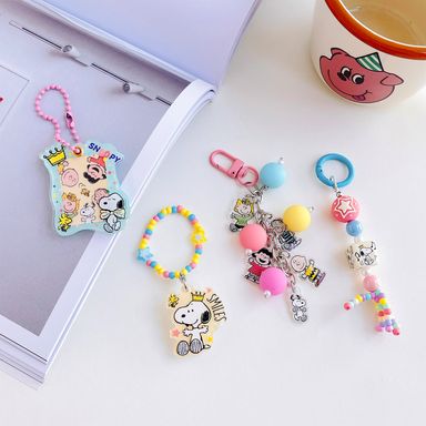 Llavero de acrílico con charms snoopy -  Snoopy