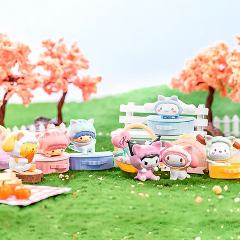 Blindbox-con-figura-de-sanrio-peekaboo-Sanrio-2-9915