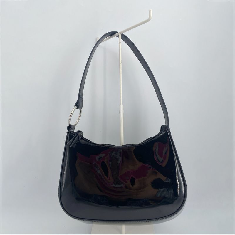 Bolso-hobo-miniso-charol-negro-Miniso-2-21917
