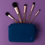 Cosmetiquera-tela-textura-cuadritos-peque-os-color-azul-marino-Miniso-2-28783